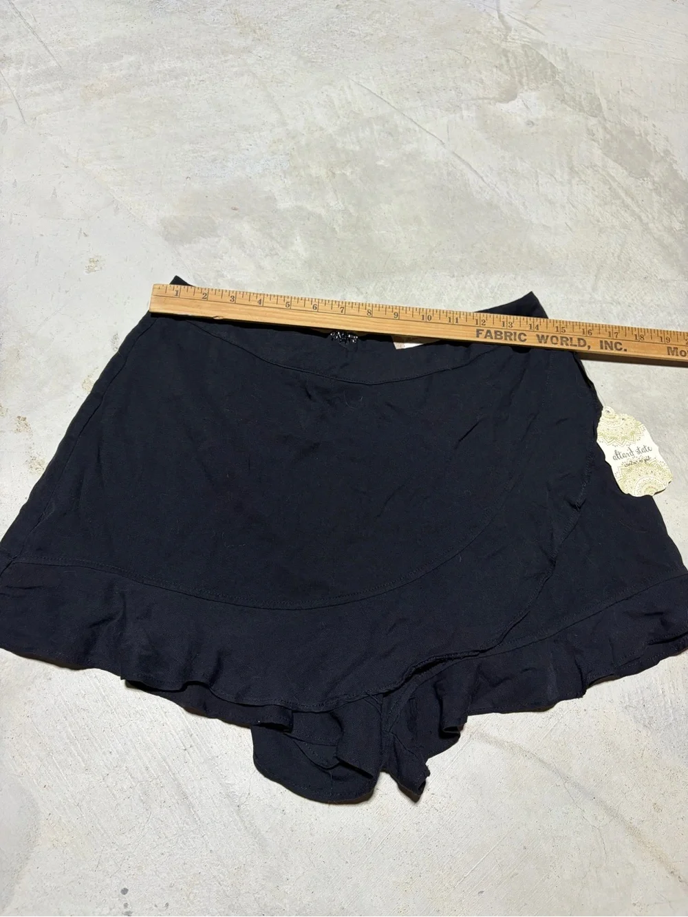 Altar’d state NWT Black Ruffled Skort large MSRP$60